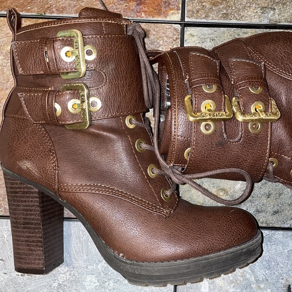 Woman’s Boots - Picture 8 of 8